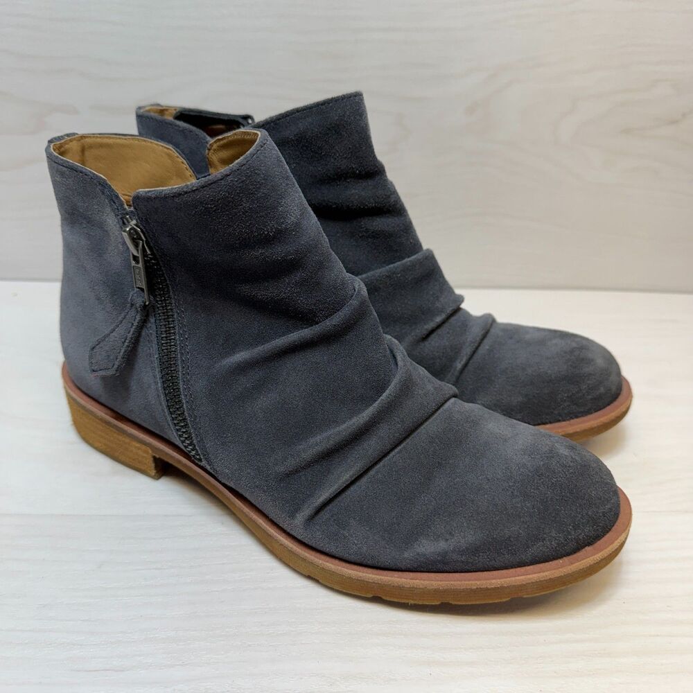 Sofft Beckie II Ankle Boots Womens Size 8M Suede Side Zip Round Top Comfort